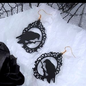 RAVEN EARRINGS LARGE AND LIGHTWEIGHT NEW